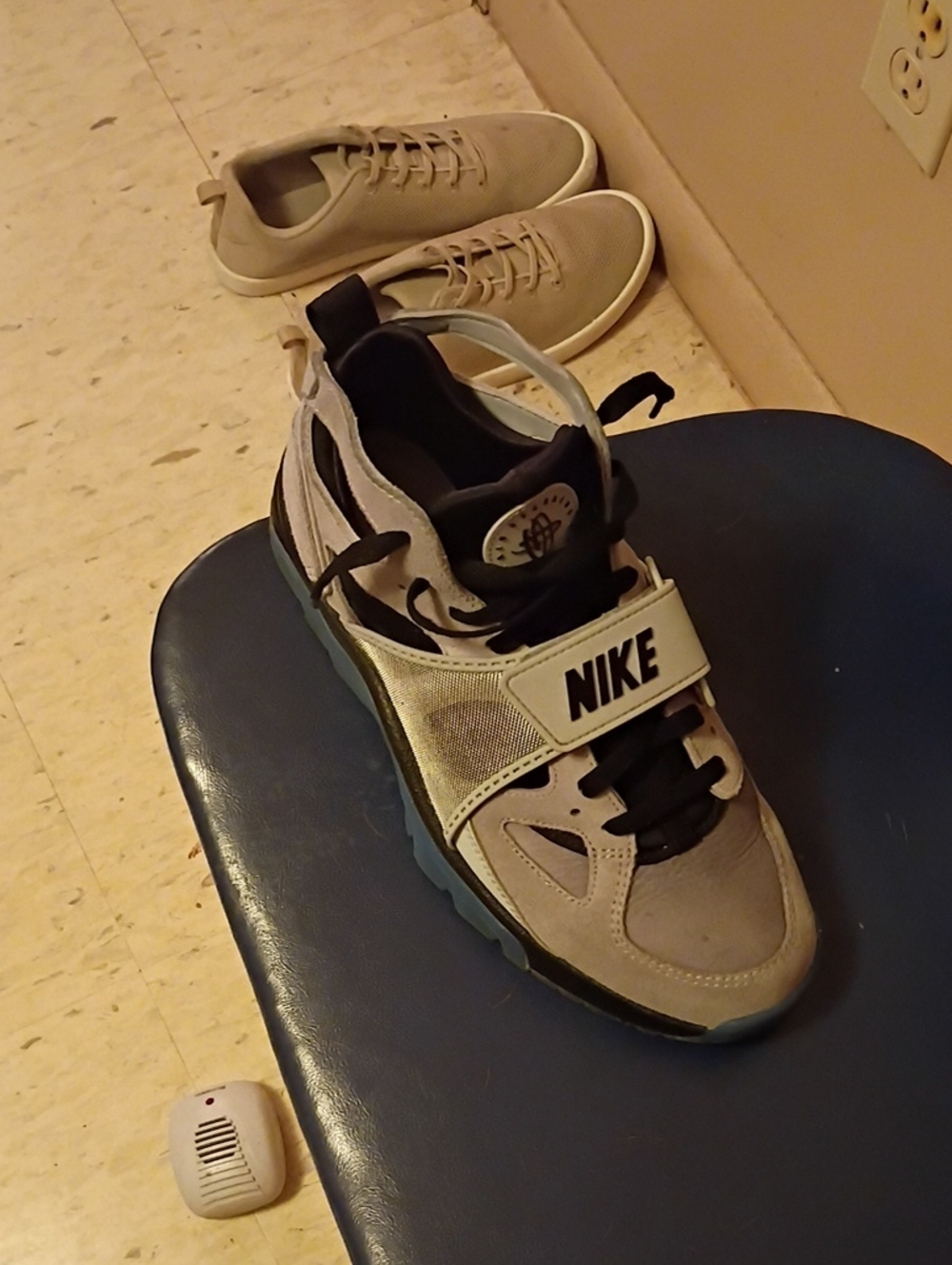Nike Kids Black and Gray Strap Sneaker with Blue Sole Accent